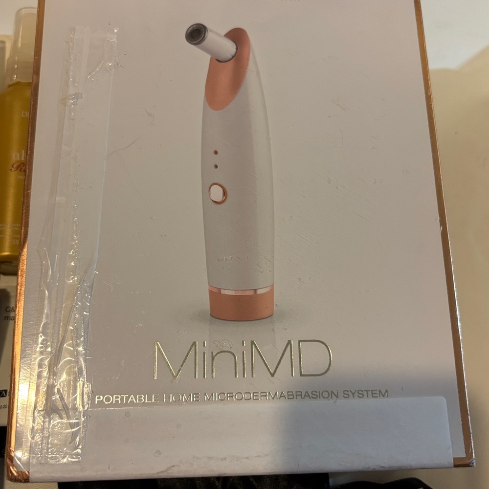 MiniMD Portable Microdermabrasion Device and skin care bundle NWT - Picture 3 of 16